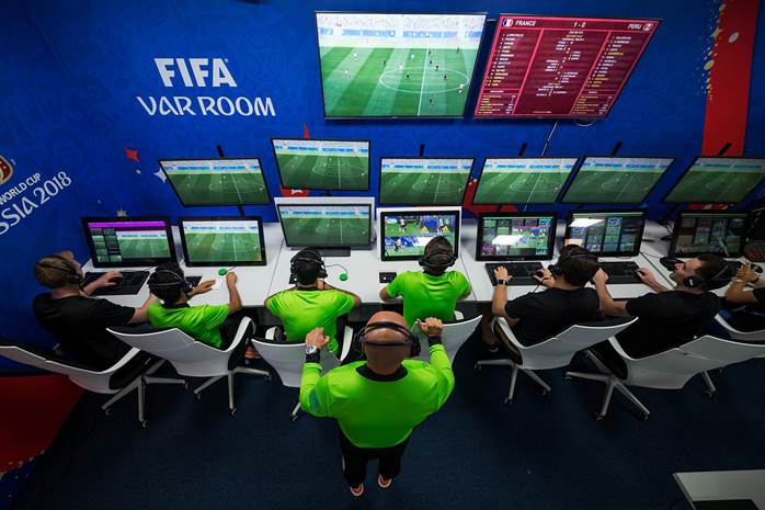 https://football-technology.fifa.com/media/171846/vor_ibc_var_team_rs.jpg