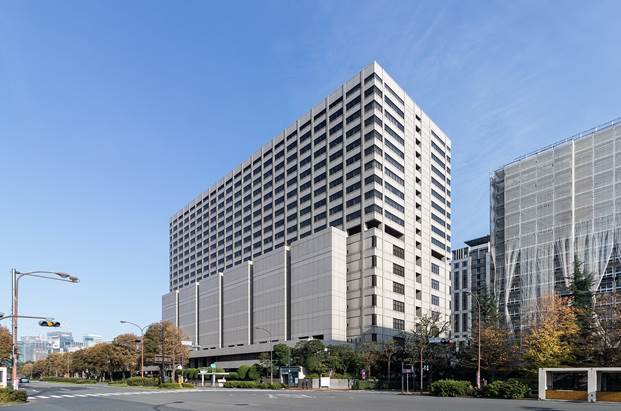 https://upload.wikimedia.org/wikipedia/commons/thumb/7/7a/Tokyo_Court_Complex_Building.jpg/2048px-Tokyo_Court_Complex_Building.jpg