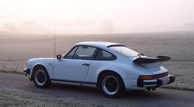 http://upload.wikimedia.org/wikipedia/commons/6/60/Porsche_911SC_1981_20070316.jpg